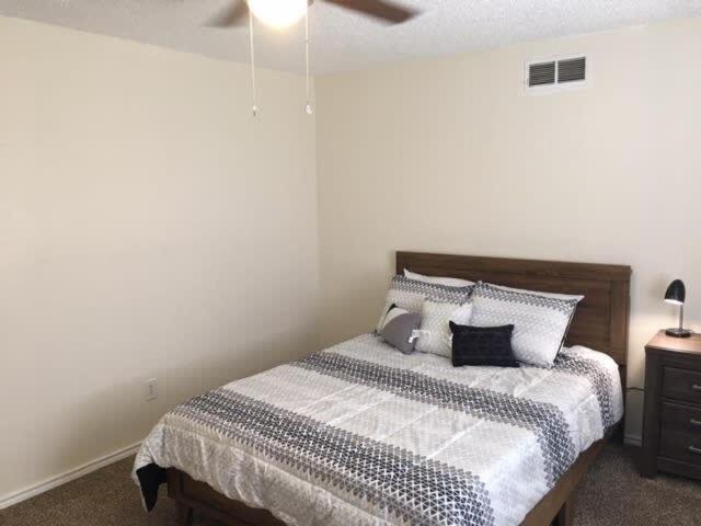Quiet Townhouse Close To Fort Sill! Lawton Eksteriør billede