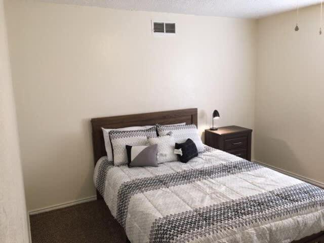 Quiet Townhouse Close To Fort Sill! Lawton Eksteriør billede