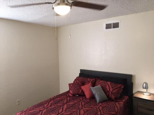 Quiet Townhouse Close To Fort Sill! Lawton Eksteriør billede