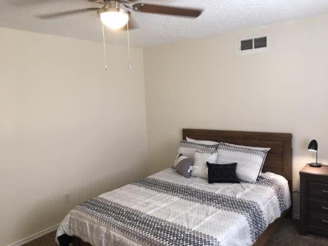 Quiet Townhouse Close To Fort Sill! Lawton Eksteriør billede